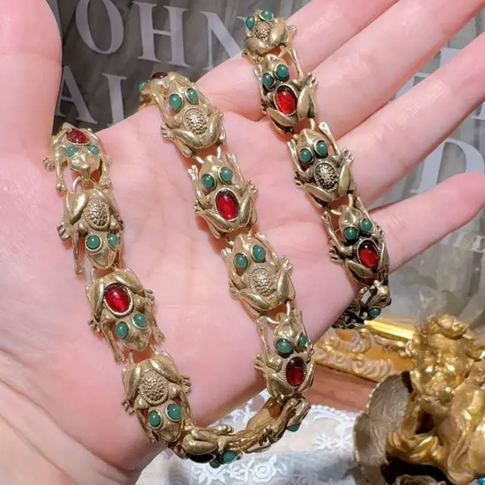 Collier ras du cou crapaud vintage rétro en pierre naturelle et cuivre plaqué or pour femmes occasions spéciales anniversaire mariage