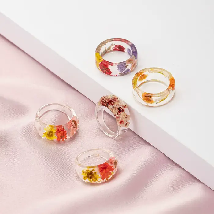 Bague en résine minimaliste pour femme