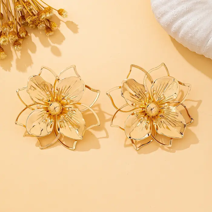 Boucles d'oreilles pour femmes, boucles d'oreilles à fleurs creuses, douces et romantiques, adaptées