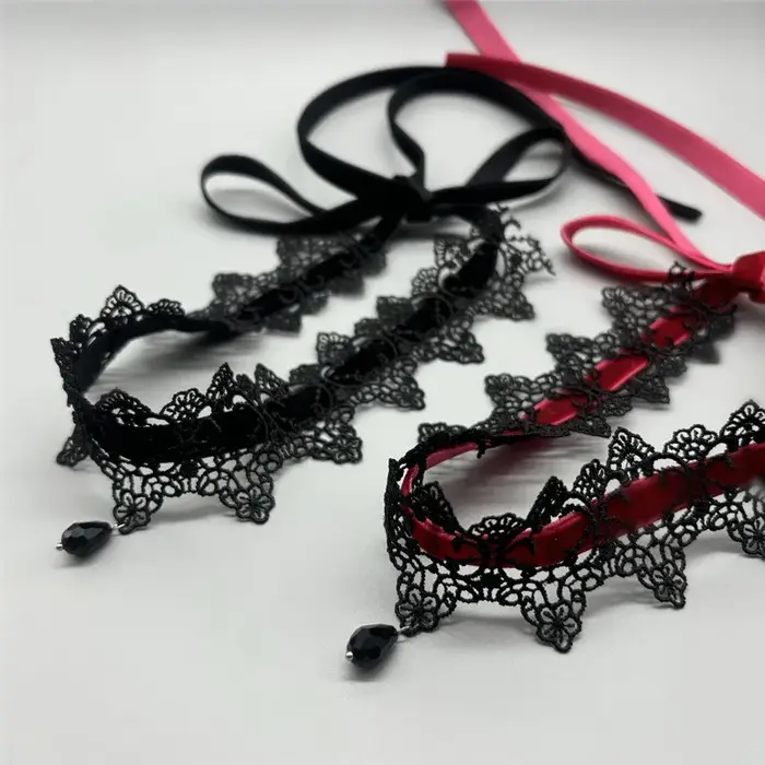 Collier ras du cou élégant en dentelle noire avec nœud papillon