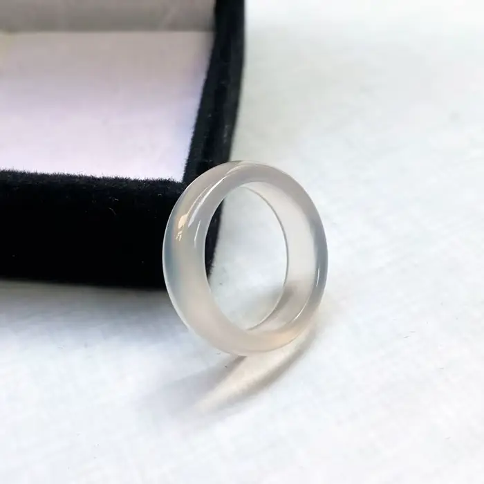 Bague en agate verte sculptée à la main pour femme bijou unique à offrir pour les occasions spéciales soirée élégante