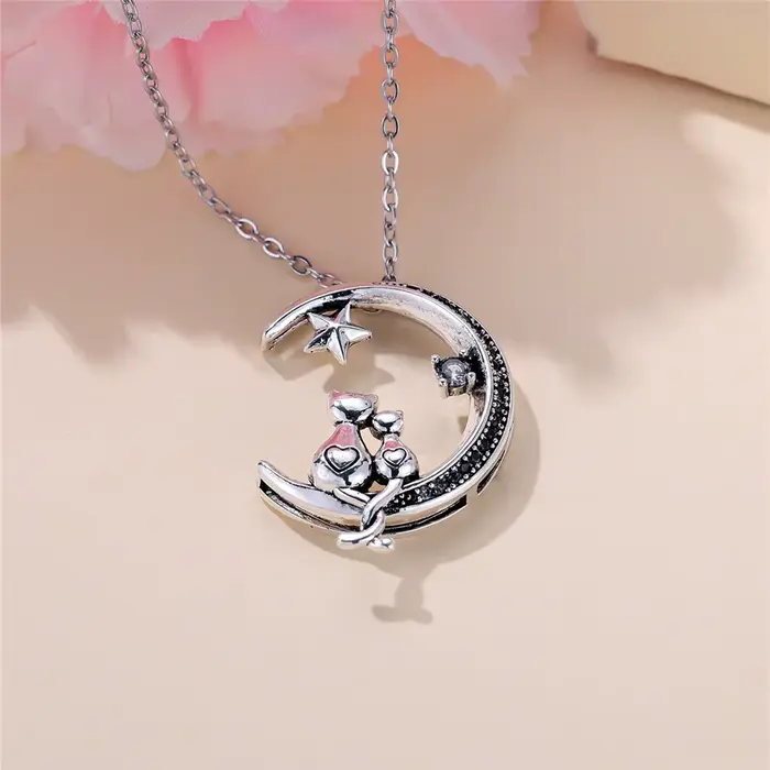 Collier pendentif lune chat mignon pour femme