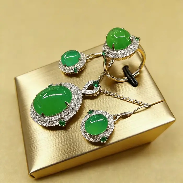 Magnifique ensemble de bijoux en calcédoine verte