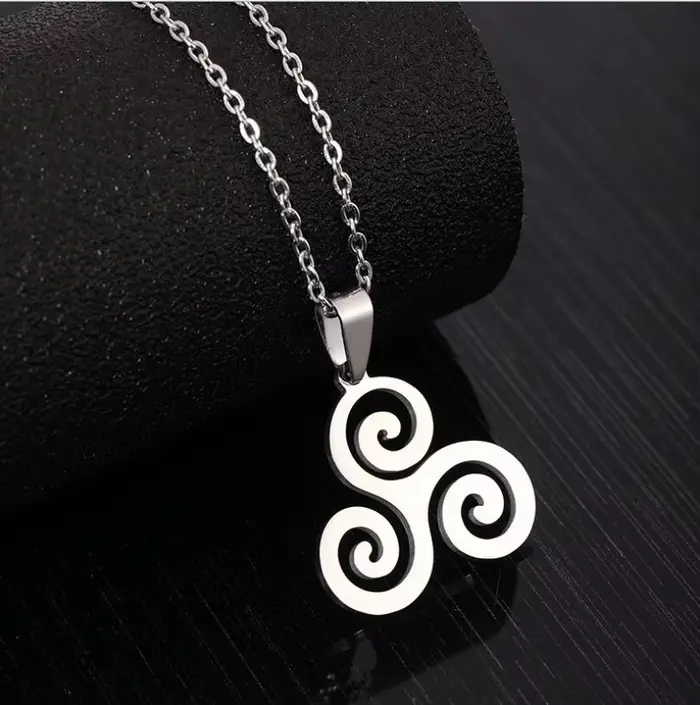 Collier pendentif inspiré du film Teen Wolf, motifs géométriques, couleur or argent, acier inoxydabl