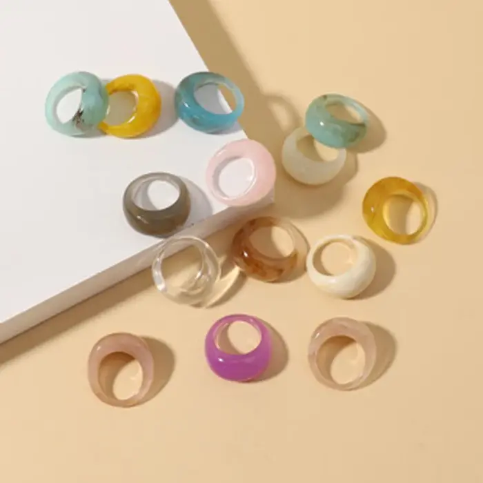 Grandes bagues rondes en résine acrylique pour femmes
