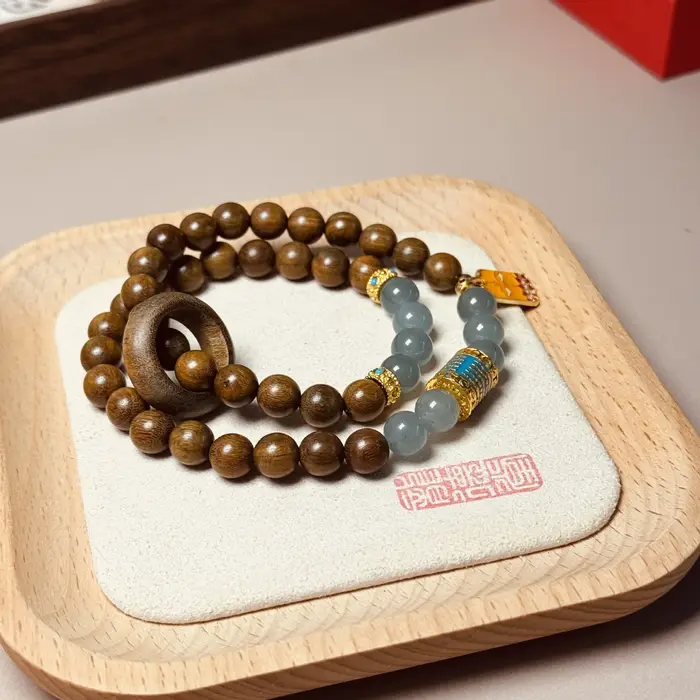 Bracelet de prière en bois de santal à double boucle avec anneau émaillé à cinq sutras – Cadeaux