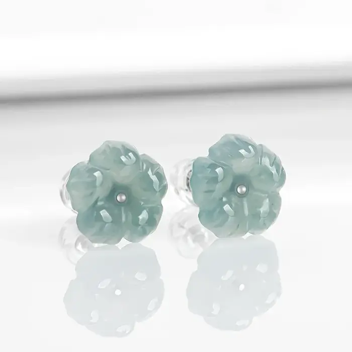 Boucles d'oreilles Blue Peach Blossom en jade bleu naturel avec pétales de jade S925 pour femmes occasions spéciales étincelantes elegance subtile