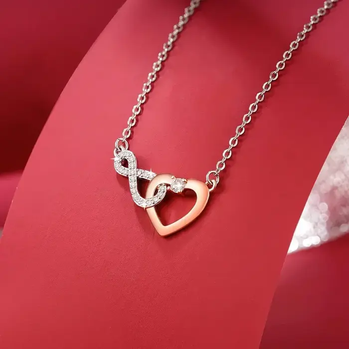 Collier coeur imbriqué pour la fête des mères