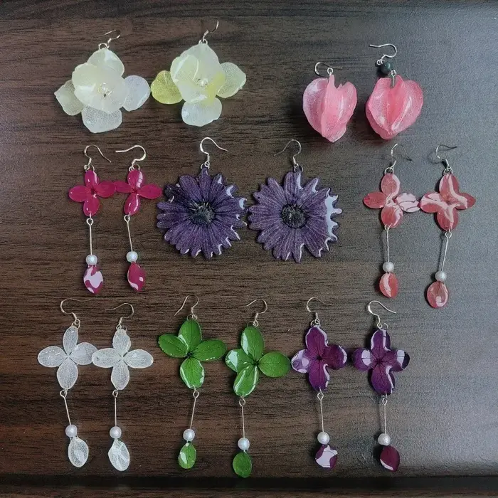 Boucles d'oreilles élégantes en fleurs naturellement préservées hortensias pressés résine époxy pour femmes occasions spéciales