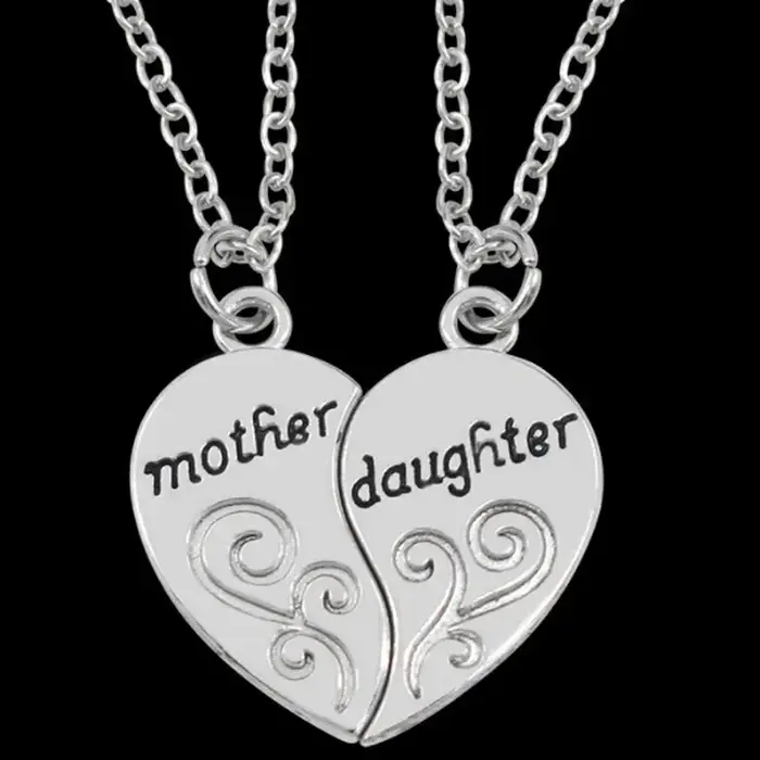 Collier plaqué argent antique pour femme et enfant bijou de famille style classique élégance et sophistication soirée événement familial