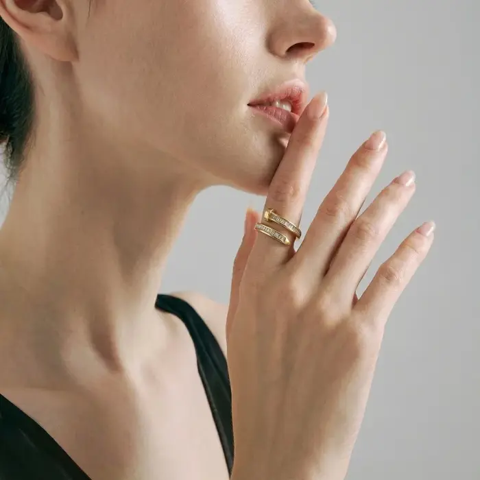 Bague élégante à double bande en argent plaqué platine avec zircons baguette