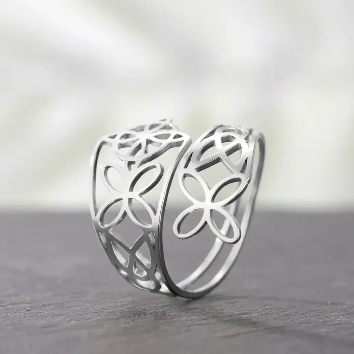 Bague Skyrim à nœud de sorcière en acier inoxydable plaqué or pour femmes style à la mode symbole de protection cadeau occasionnelle