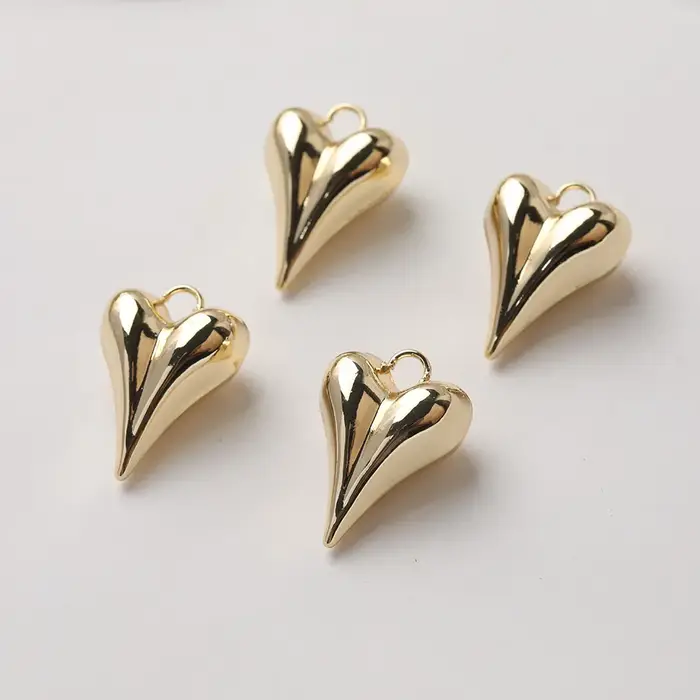Pendentif coeur pointu plaqué or 14 carats