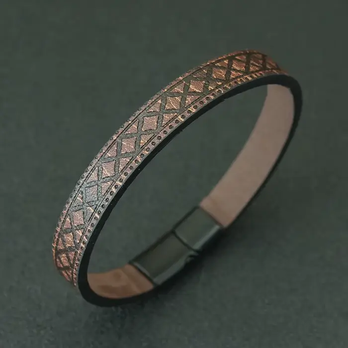 Bracelet en cuir pour hommes design vintage breloque motif géométrique fermoir aimant style de rue occasion spéciale