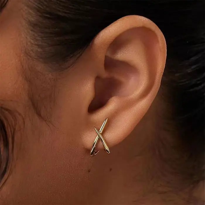 Boucles d'oreilles géométriques simples à intersection, élégantes, délicates et polyvalentes pour fe