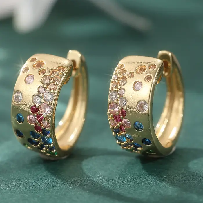 Boucles d'oreilles créoles dorées à la mode et luxueuses pour femmes, serties de zircon synthétique 