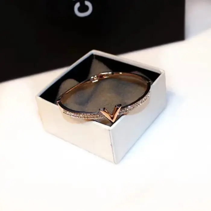 Bracelet pour femme à la mode et luxueux
