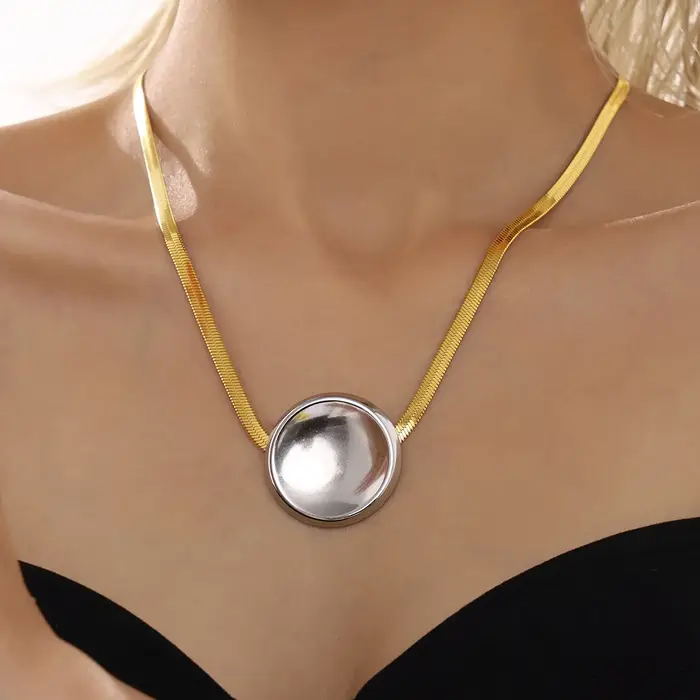 Collier chic et brillant pour femmes pendentif carré plaqué or 18 carats chaîne serpent élégante bijou cadeau occasion spéciale