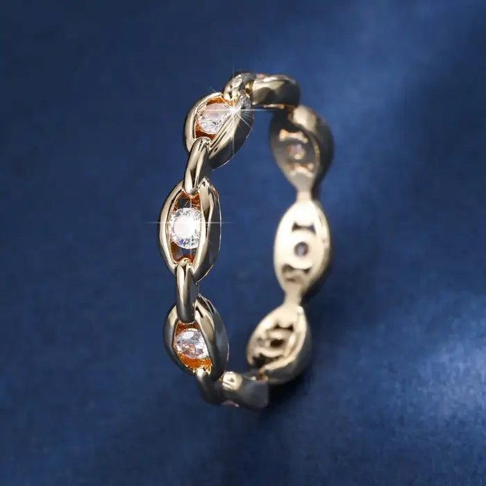 Bague de luxe à sections connectées avec zircon incrusté