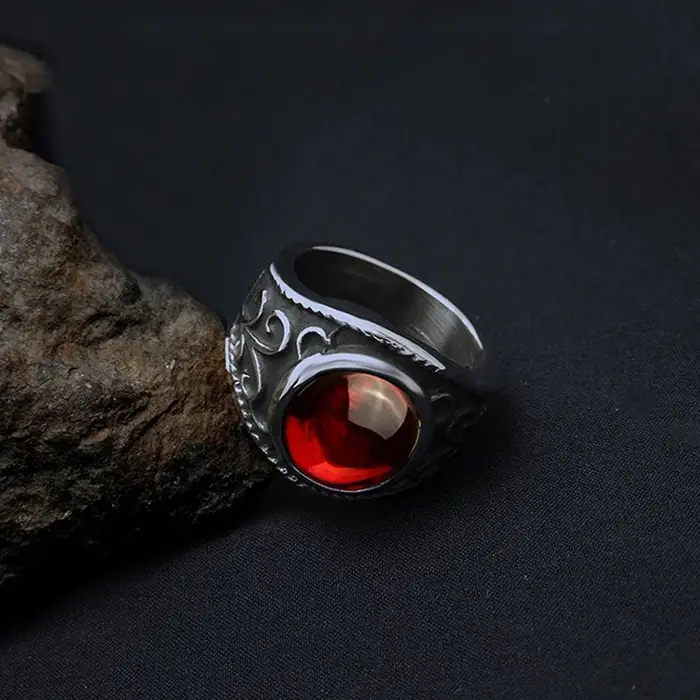 Bague gothique vintage en acier inoxydable avec fleurs gravées et grenat rouge pour hommes et femmes occasions spéciales