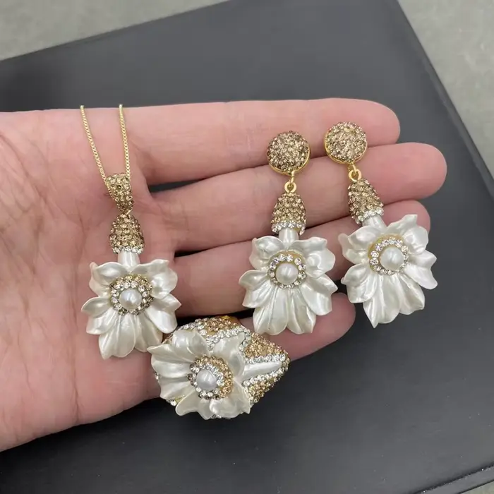 Ensemble de bijoux pour femmes, fleur de lys troisD, coquille naturelle, perles baroques, strass, collier, bagues, boucles d'oreilles, accessoires pour robe de dame
