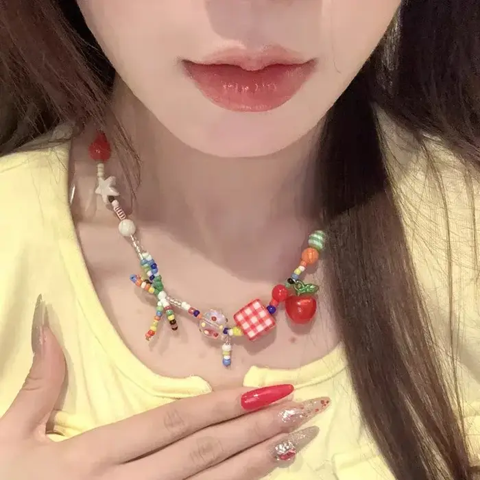 Collier ras du cou avec nœud de fruits de pomme