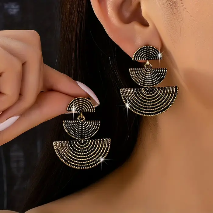 Une paire de boucles d'oreilles pour femmes, tendance, de style égyptien ancien, décontractées, sexy