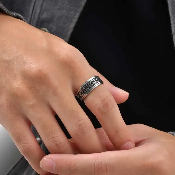 Bague rune à nœud celtique vintage pour hommes, bague rotative en acier inoxydable, bijou punk moderne et robuste pour occasions quotidiennes et spéciales