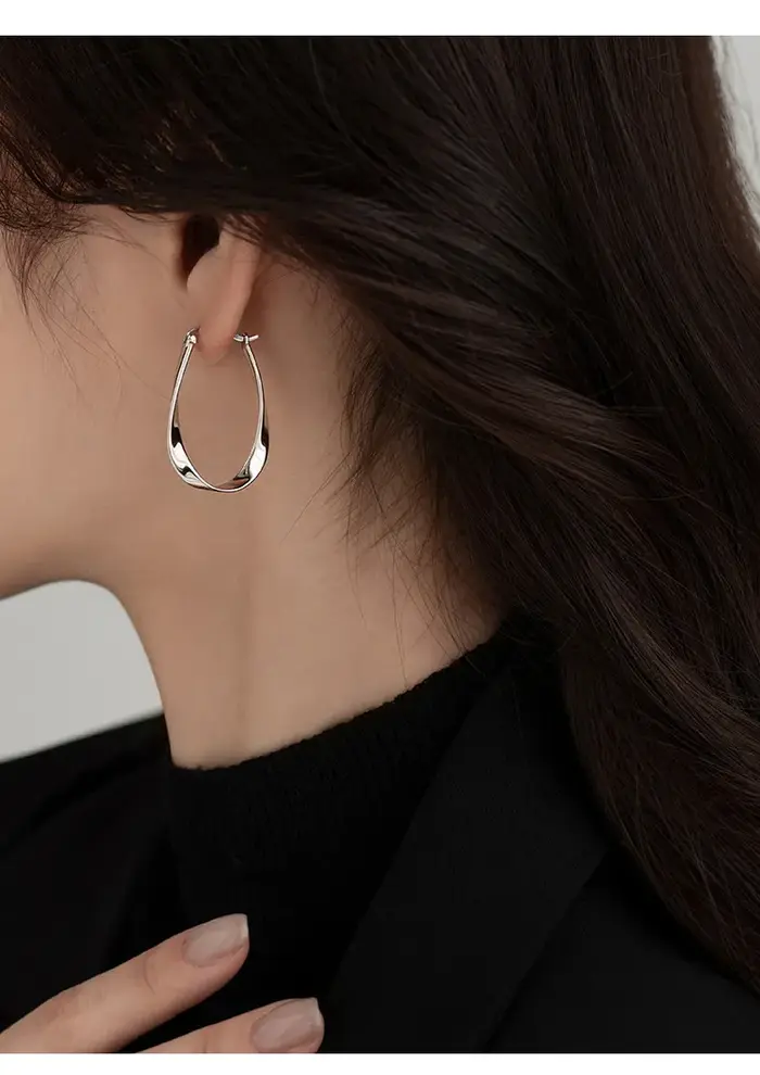 Boucles d'oreilles suspendues torsadées géométriques en argent 925 serties de zirconium pour femmes occasions spéciales cadeaux anniversaire moderne élégant