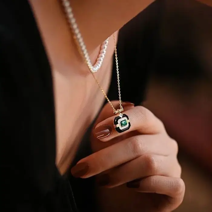 Collier avec pendentif géométrique pour femmes