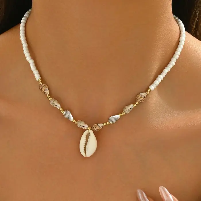 Collier de perles de coquillage naturel à la mode