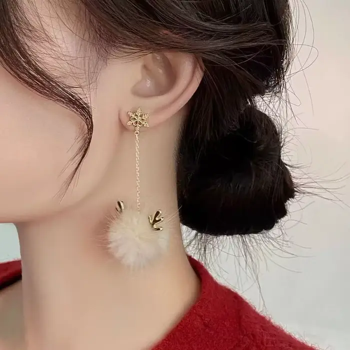 Nouvelles Boucles d'oreilles pendantes en peluche mignonnes et douces pour femme, motif élan et flocon de neige, accessoire de Noël, cadeau