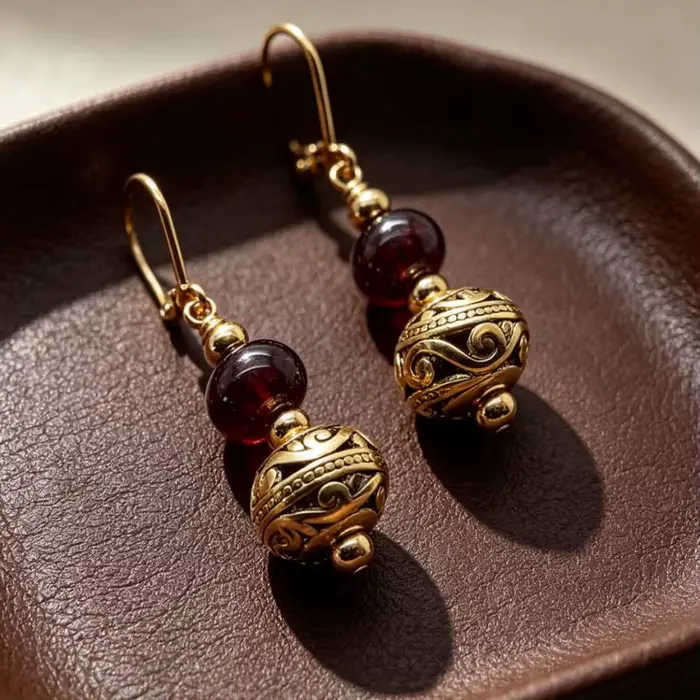 Une paire de boucles d'oreilles en pierres précieuses grenat, forme ellipse, 18K, faites à la main,