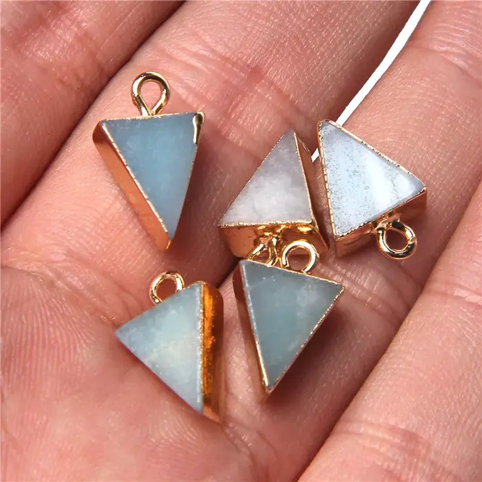 Collier en pierre d'amazonite naturelle pendentif triangle en cristal pour femmes et hommes pour diverses occasions spéciales et cadeaux