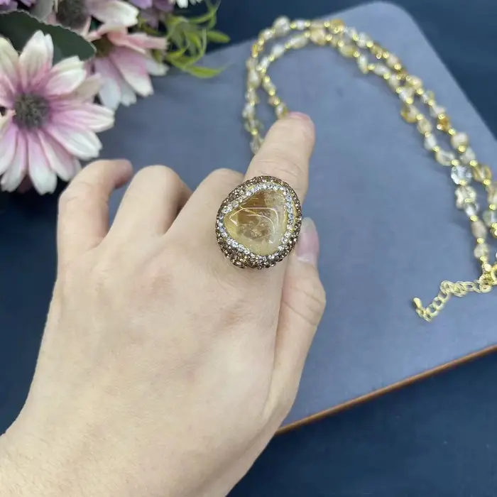 Collier, boucles d'oreilles, bague et chaîne de pull en pierre brute de citrine incrustée, style vin