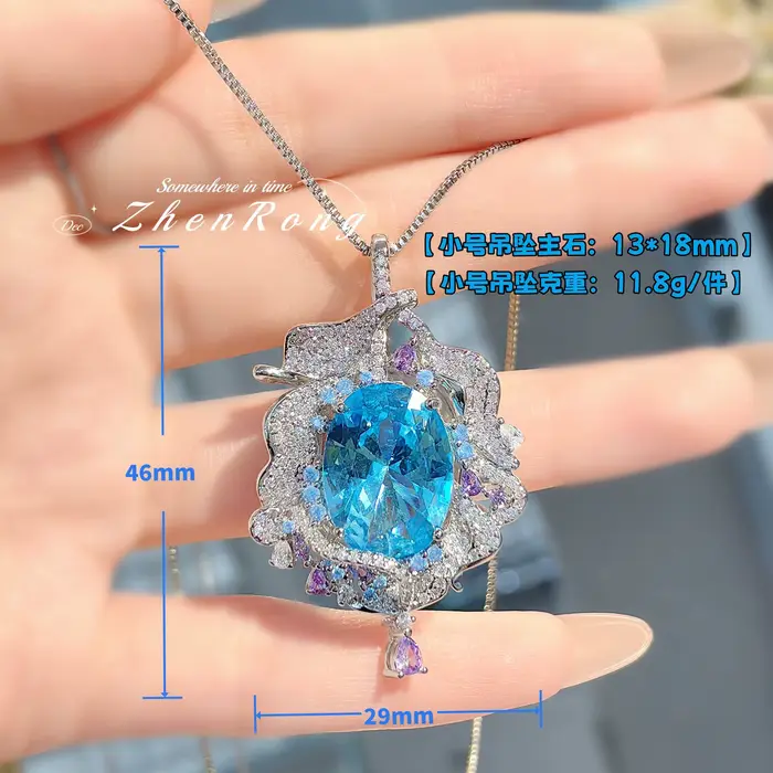 Pendentif Diamant Bleu Marine Exquis - Serti de Diamants à Gros Carats - Collier Tupa Bleu Saint Mar