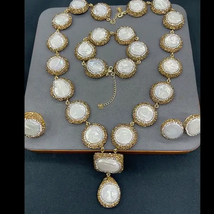 Parure de bijoux de luxe en perles d'eau douce naturelles : collier, bague, bracelet, boucles d'orei