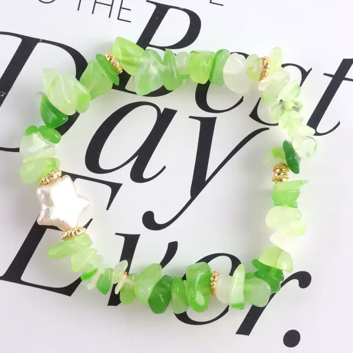 Bracelet vert inspiration naturelle à offrir pour femme pour occasions spéciales comme les anniversaires et les fêtes