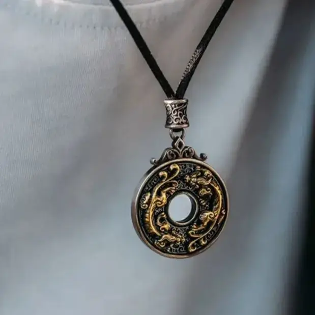 Bête de bon augure courageux paix boucle Fortune hirondelle or