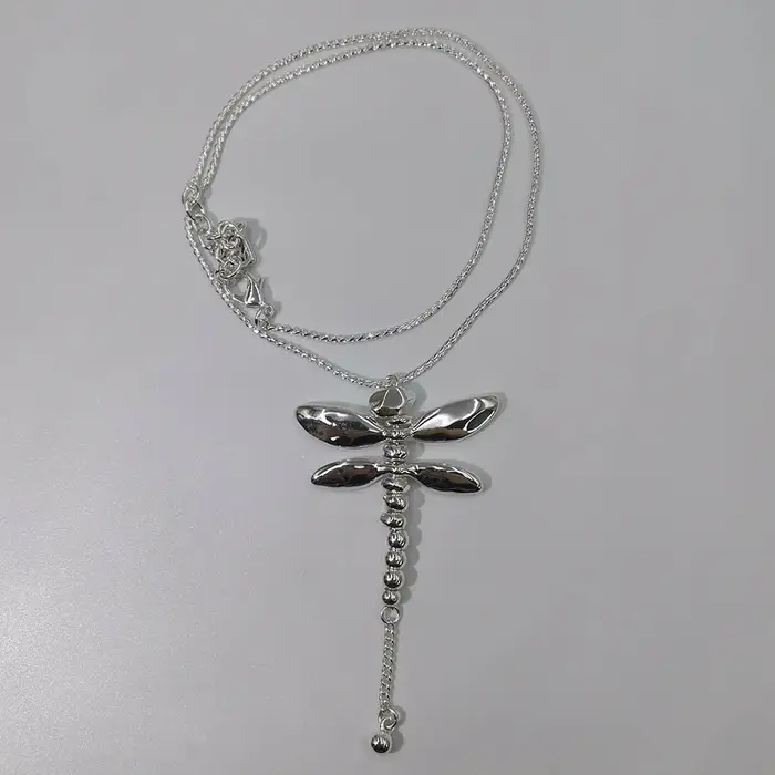 Collier libellule en argent au Design Unique