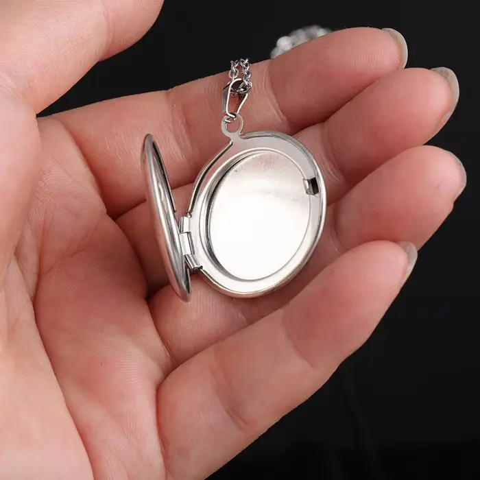 Collier avec pendentif médaillon ouvrable pour femmes