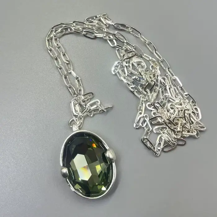 Collier de mode en pierres précieuses de haute qualité, style rétro niche, nouvelle collection 2026,