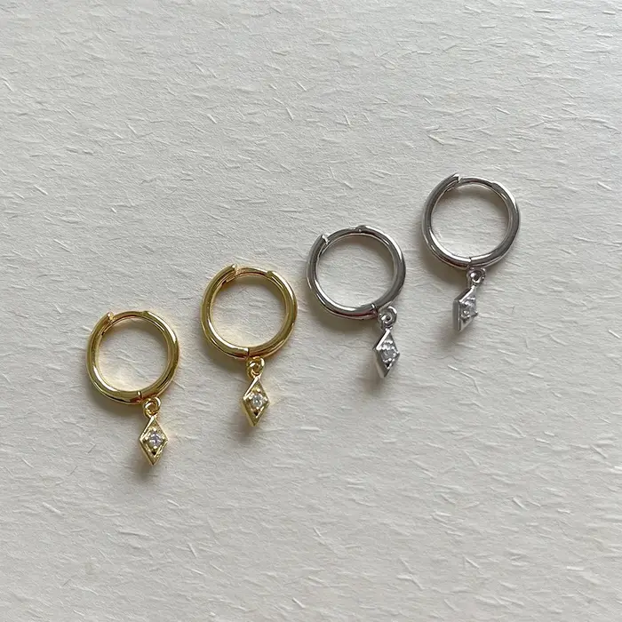 Petites boucles d'oreilles simples en argent regardé 925 pour femmes