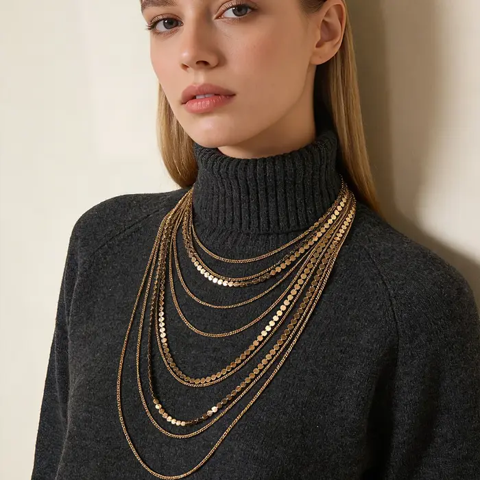 Collier superposé doré multi-brins, bijou moderne et glamour pour brunch, rendez-vous et tenues élég