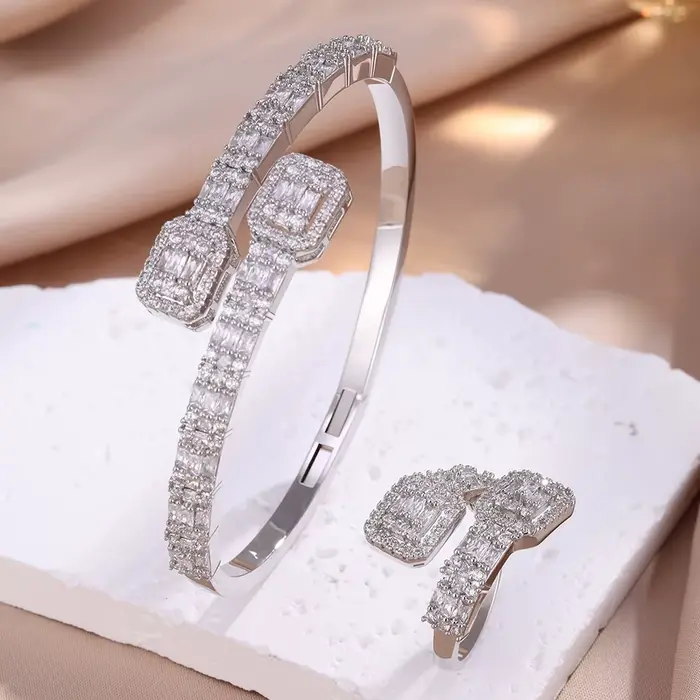 Nouvel ensemble bague et bracelet géométrique carré brillant en zircone cubique Yupsk, avec baguette