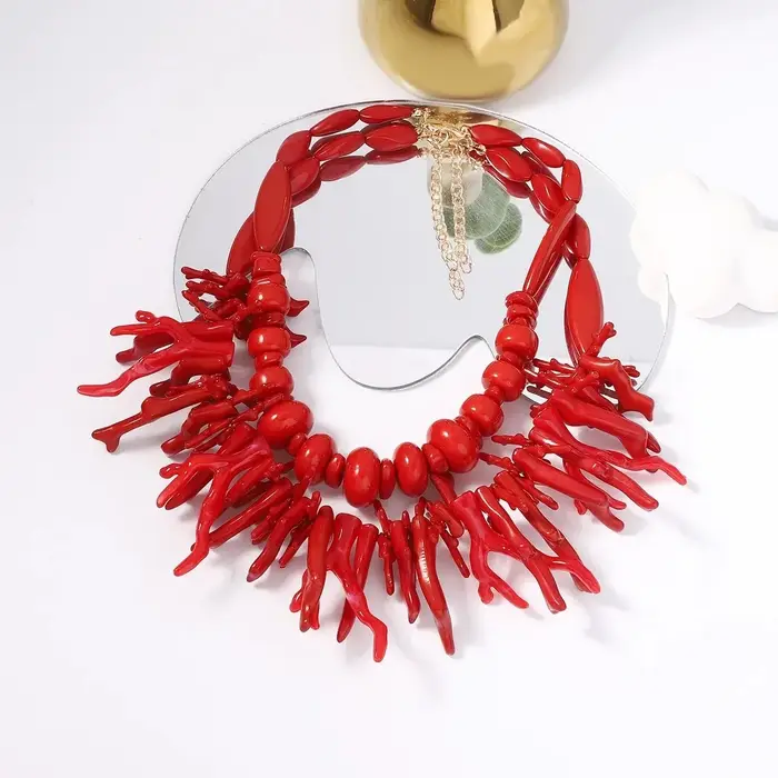 Collier de corail rouge en résine superposée à double couche de style bohème pour femmes