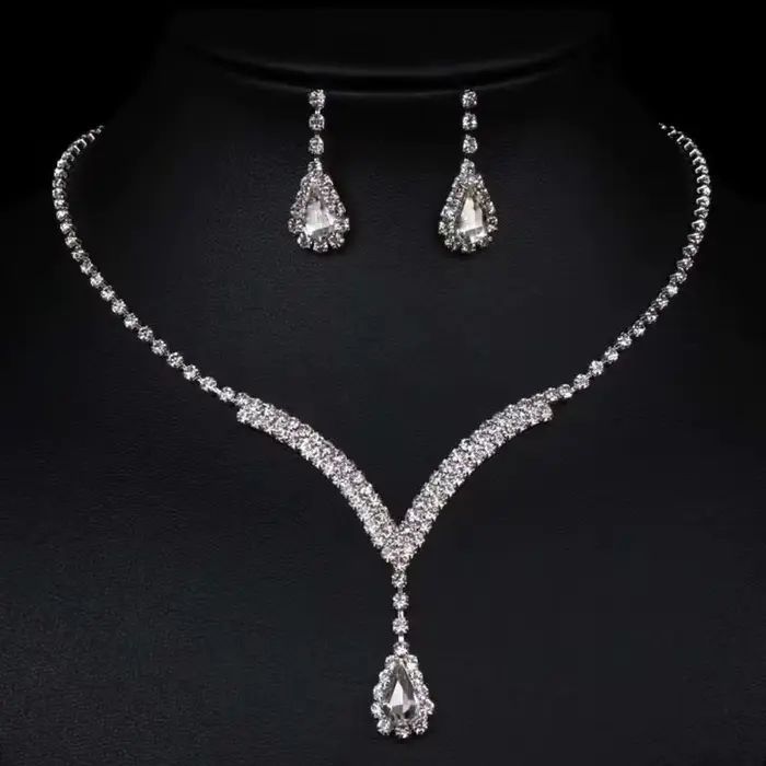 Ensemble de boucles d'oreilles et colliers en strass incrustés de goutte d'eau, pendentif léger de l