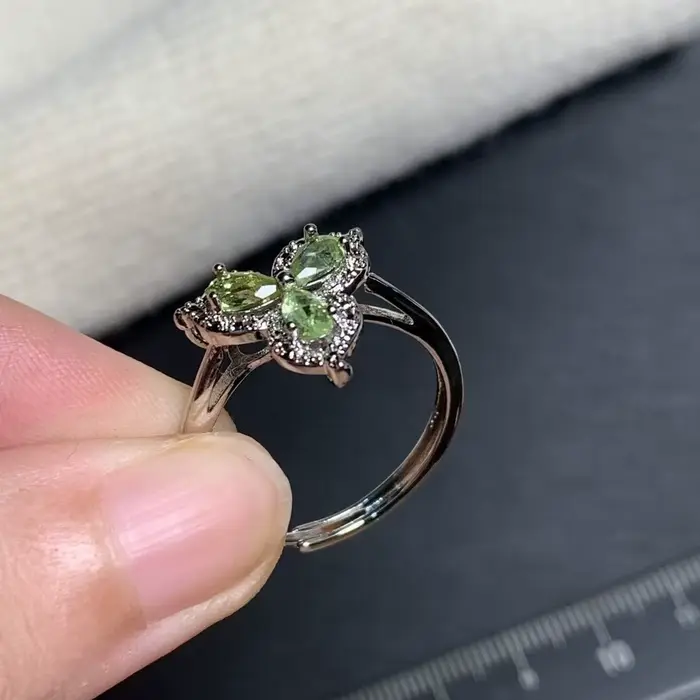 Bague en péridot naturel réglable