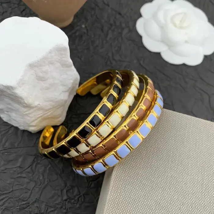 Bracelet en alliage de fer plaqué or avec points de glaçure colorés pour femmes et filles occasions spéciales élégant à offrir