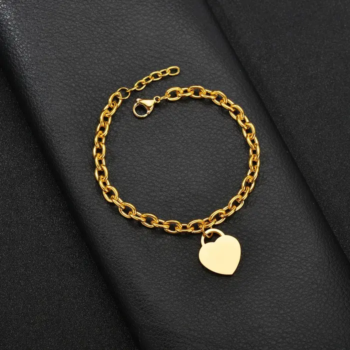 Bracelet personnalisé en forme de cœur gravé
